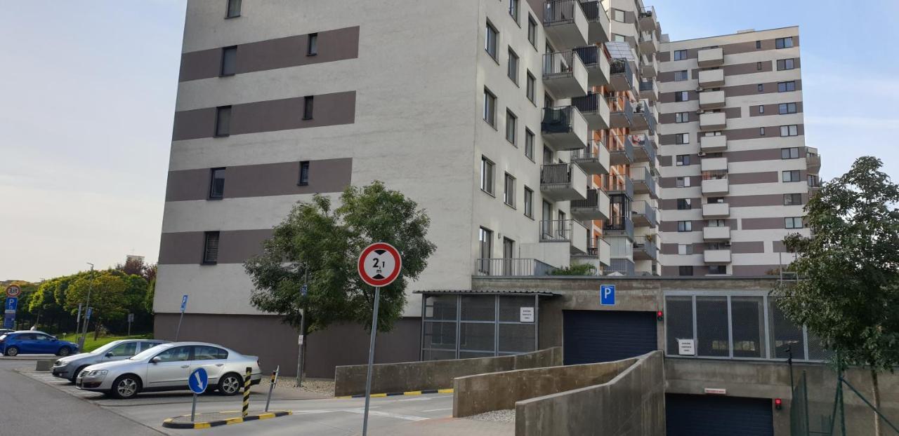 Apartman Bratislava City & Parking Экстерьер фото