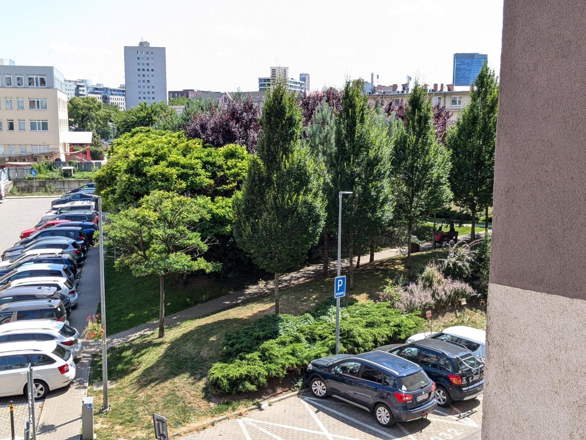 Apartman Bratislava City & Parking Экстерьер фото